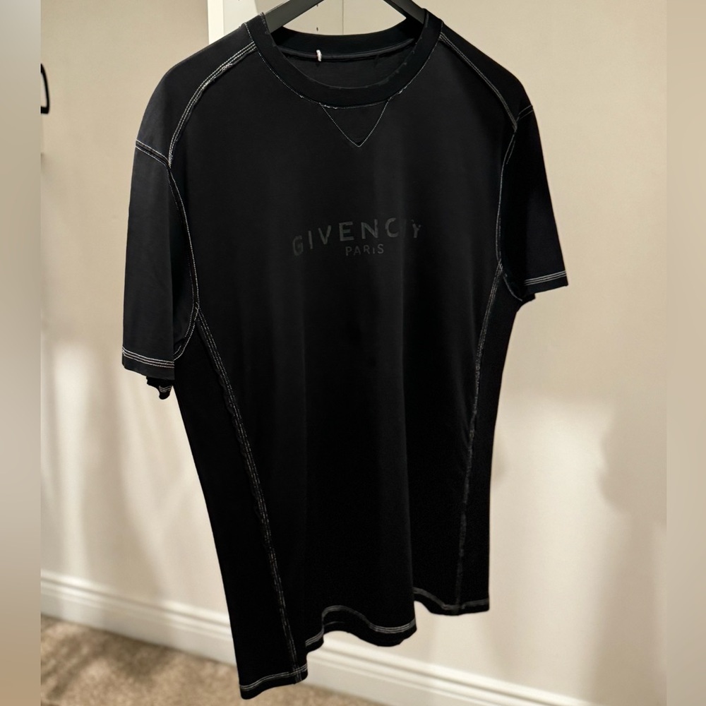 GIVENCHY T-SHIRT